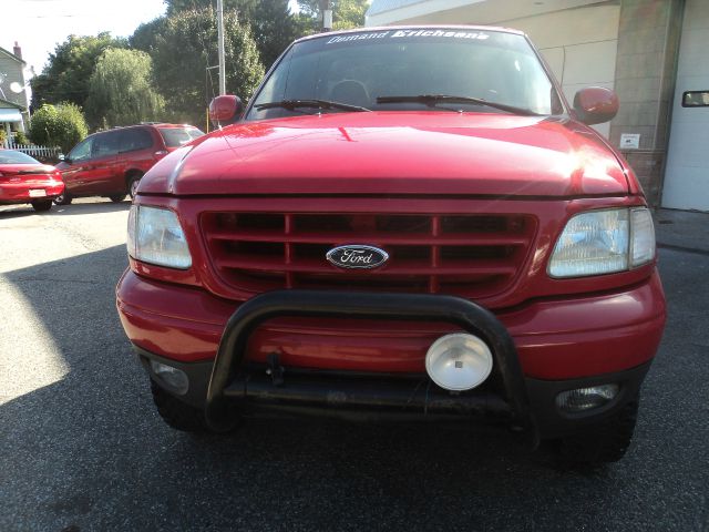 2003 Ford F150 Crew Cab Short Box 2-wheel Drive SLE