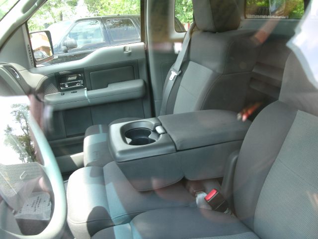 2004 Ford F150 Crew Cab Short Box 2-wheel Drive SLE