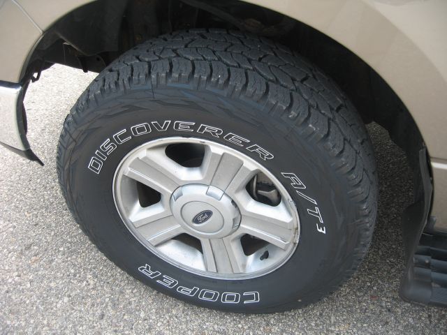 2004 Ford F150 XL 2WD Reg Cab