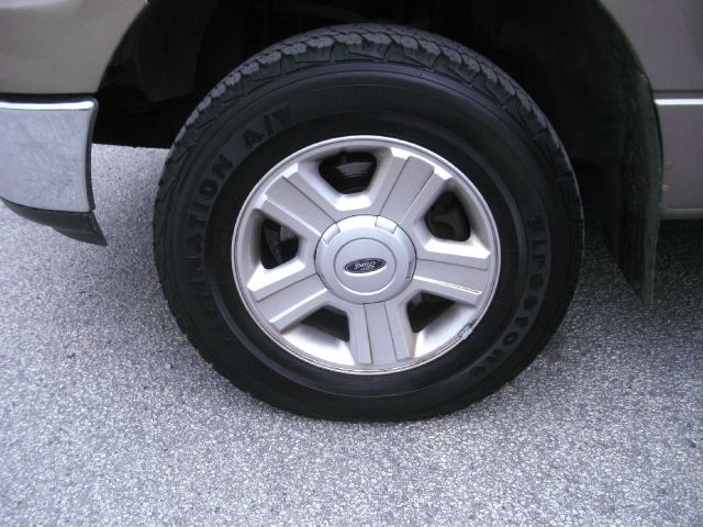 2004 Ford F150 XL 2WD Reg Cab