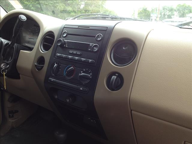 2004 Ford F150 Crew Cab Short Box 2-wheel Drive SLE