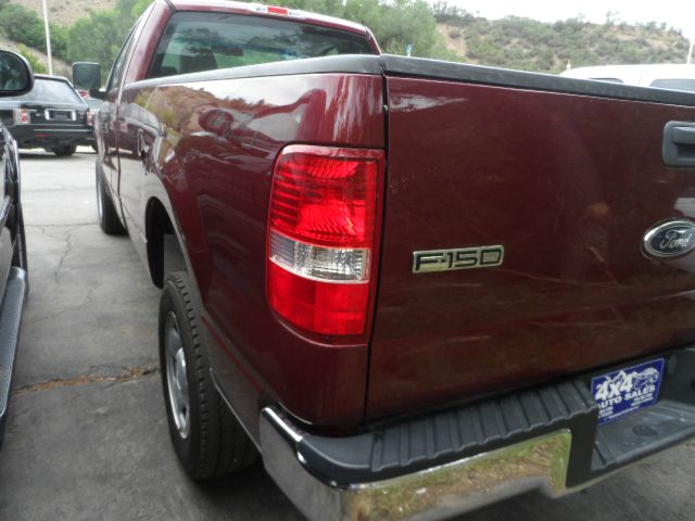 2004 Ford F150 Crew Cab Short Box 2-wheel Drive SLE
