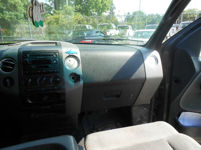 2004 Ford F150 XL 2WD Reg Cab