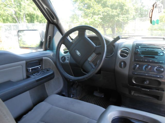 2004 Ford F150 XL 2WD Reg Cab