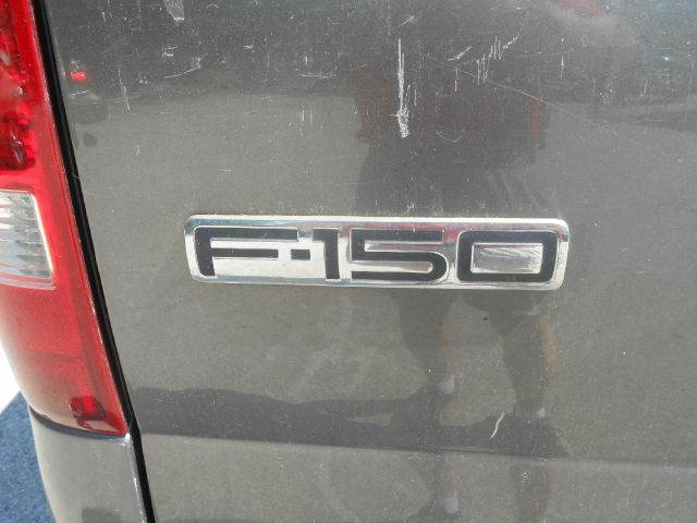 2004 Ford F150 XL 2WD Reg Cab