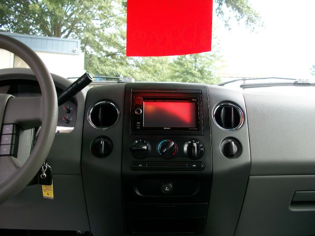 2004 Ford F150 XL 2WD Reg Cab