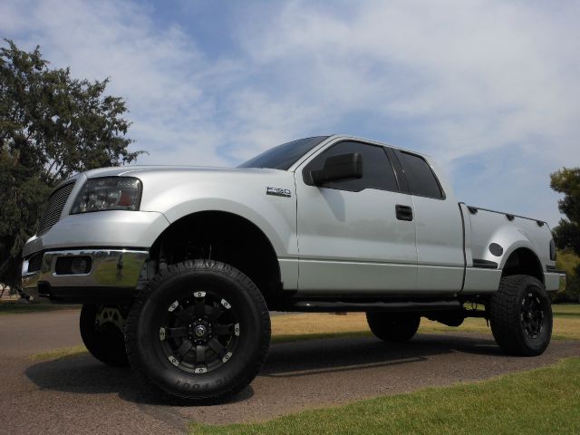 2004 Ford F150 SLE 5.3L V8 4WD 9 Passenger ABS TC