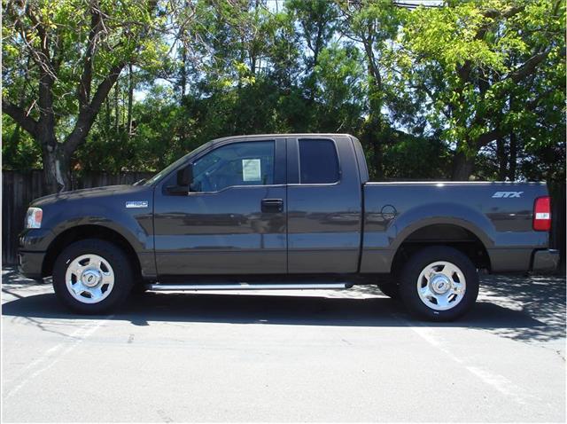 2005 Ford F150 LT W/ 2ltawd