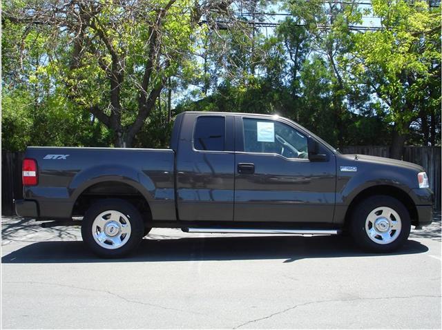 2005 Ford F150 LT W/ 2ltawd