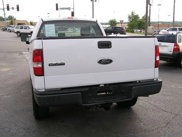 2005 Ford F150 Crew Cab Short Box 2-wheel Drive SLE