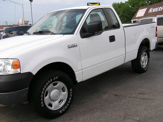 2005 Ford F150 Crew Cab Short Box 2-wheel Drive SLE