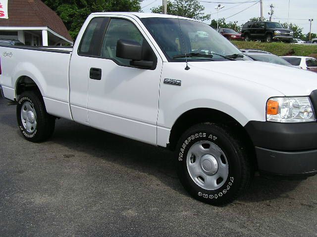 2005 Ford F150 Crew Cab Short Box 2-wheel Drive SLE