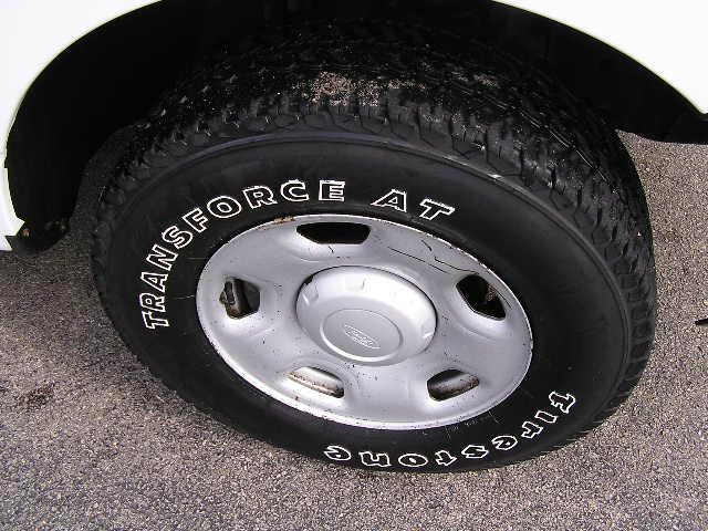 2005 Ford F150 Crew Cab Short Box 2-wheel Drive SLE