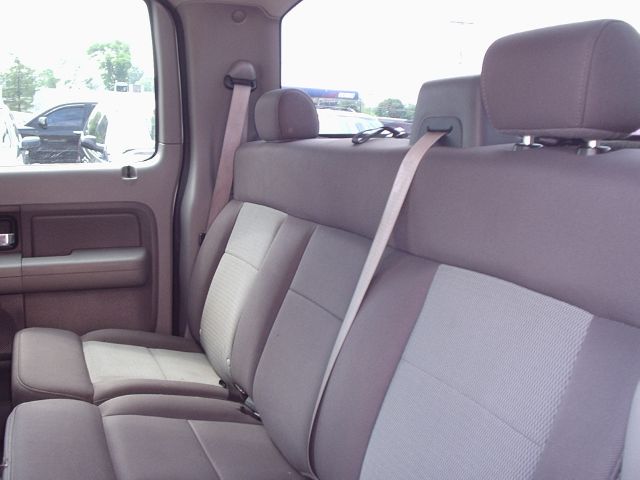 2005 Ford F150 SL Short Bed 2WD