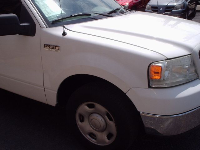 2005 Ford F150 SL Short Bed 2WD