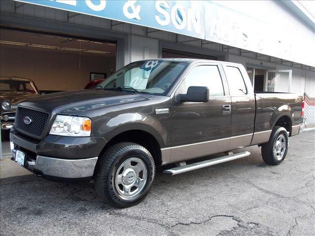 2005 Ford F150 XL 2WD Reg Cab