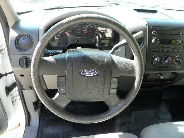 2005 Ford F150 SLE- 4X4