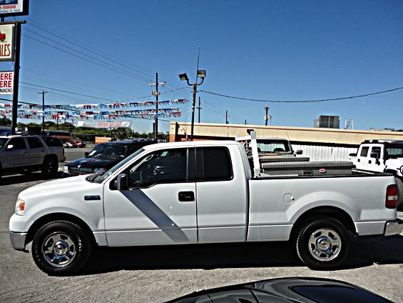 2005 Ford F150 SLE- 4X4