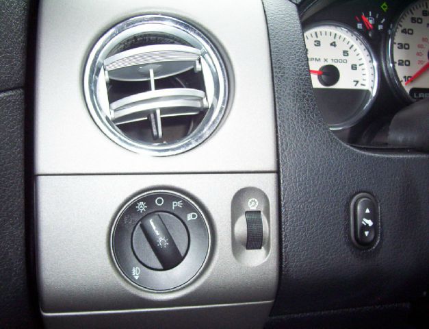 2005 Ford F150 XLT Supercrew Short Bed 2WD