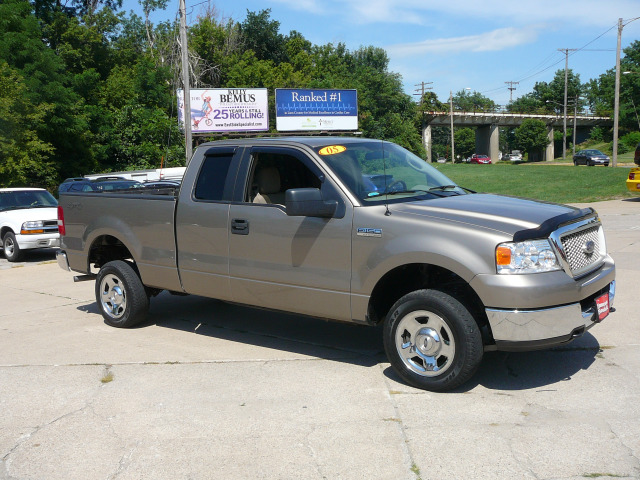 2005 Ford F150 XL 2WD Reg Cab