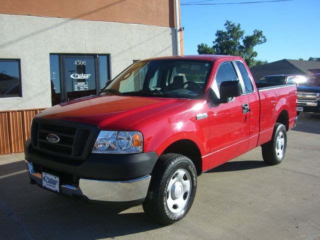 2005 Ford F150 Crew Cab Short Box 2-wheel Drive SLE
