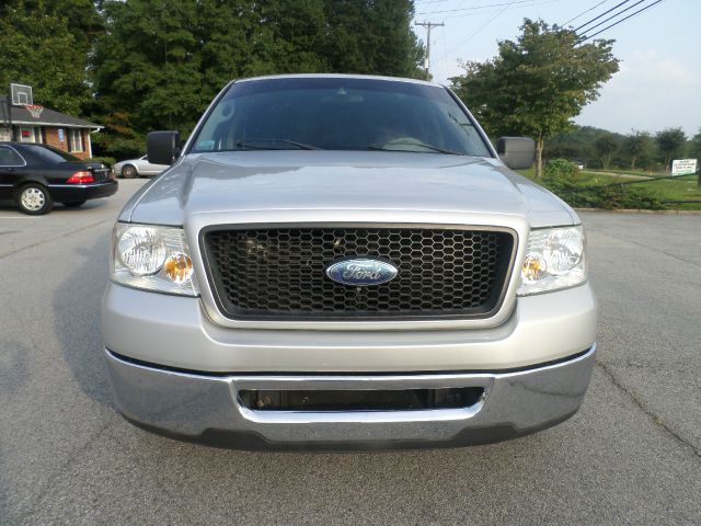 2006 Ford F150 SL Short Bed 2WD