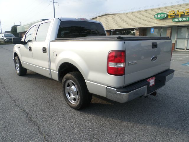 2006 Ford F150 SL Short Bed 2WD