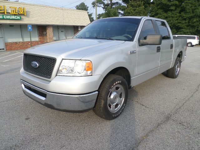 2006 Ford F150 SL Short Bed 2WD