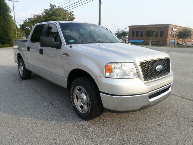2006 Ford F150 SL Short Bed 2WD