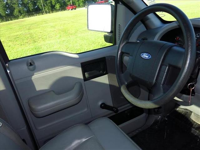 2006 Ford F150 Crew Cab Short Box 2-wheel Drive SLE