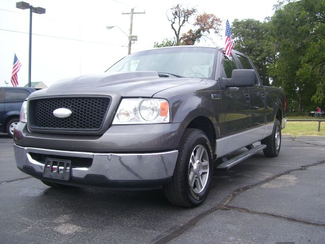 2006 Ford F150 SL Short Bed 2WD