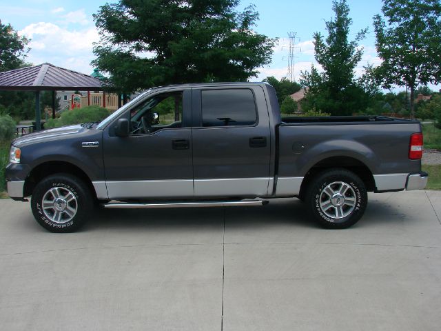 2006 Ford F150 SL Short Bed 2WD