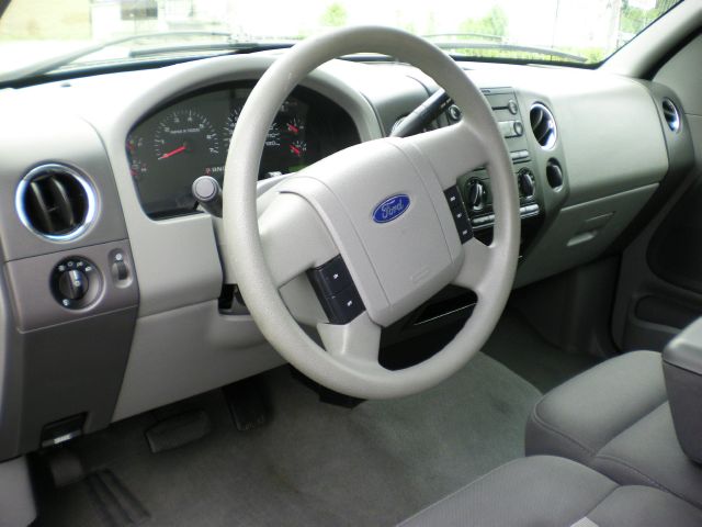 2006 Ford F150 XL 2WD Reg Cab