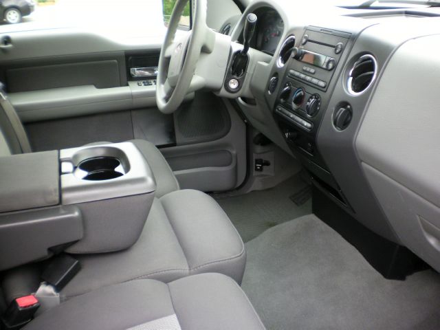 2006 Ford F150 XL 2WD Reg Cab