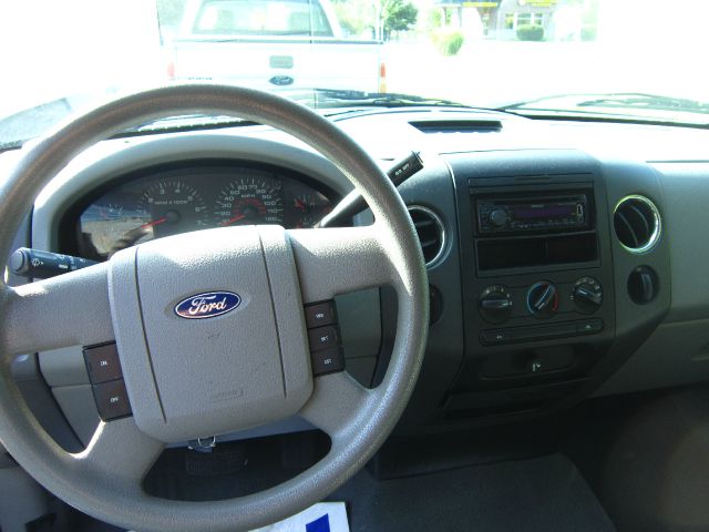 2006 Ford F150 XL 2WD Reg Cab