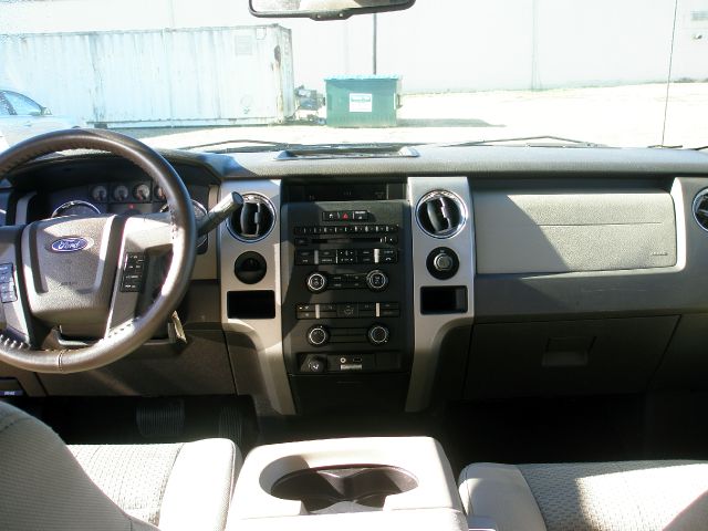 2009 Ford F150 Club Cab 131 WB