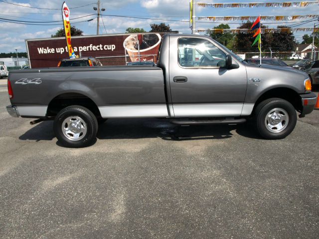 2004 Ford F150 Heritage Crew Cab Short Box 2-wheel Drive SLE