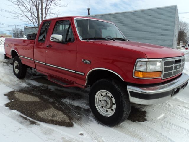 1997 Ford F250 S 2-door Hatchback