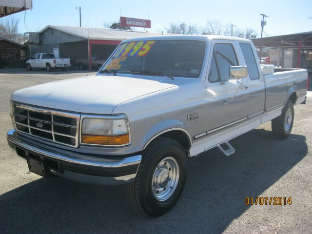 1997 Ford F250 4dr Quad Cab 160.5 DRW 4WD Laramie