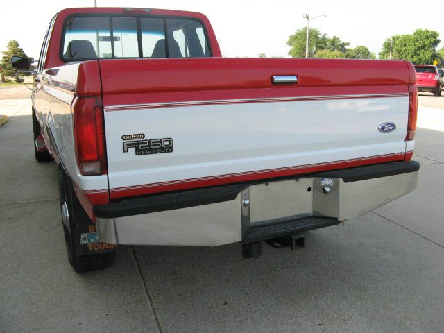 1997 Ford F250 S 2-door Hatchback