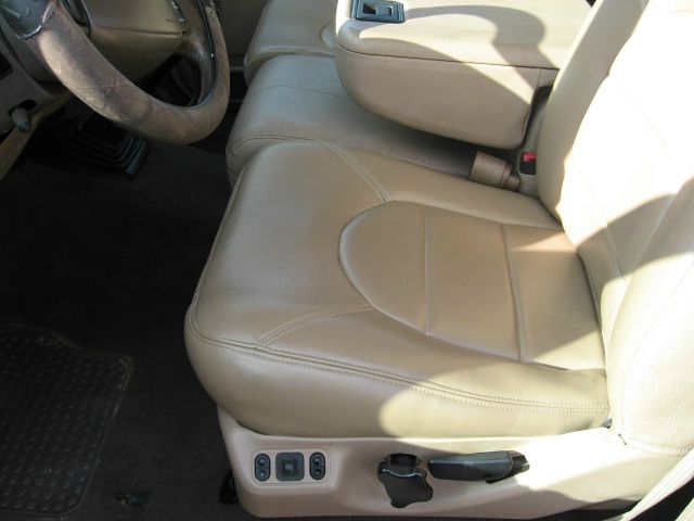 1999 Ford F250 FWD 4dr LS SUV