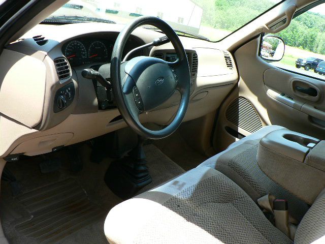 1999 Ford F250 XL 2WD Reg Cab