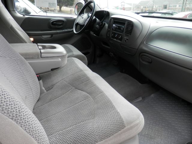 1999 Ford F250 XL 2WD Reg Cab