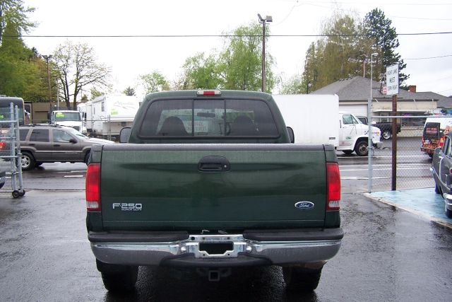 2000 Ford F250 Crew Cab 143.5 WB 4WD SLT