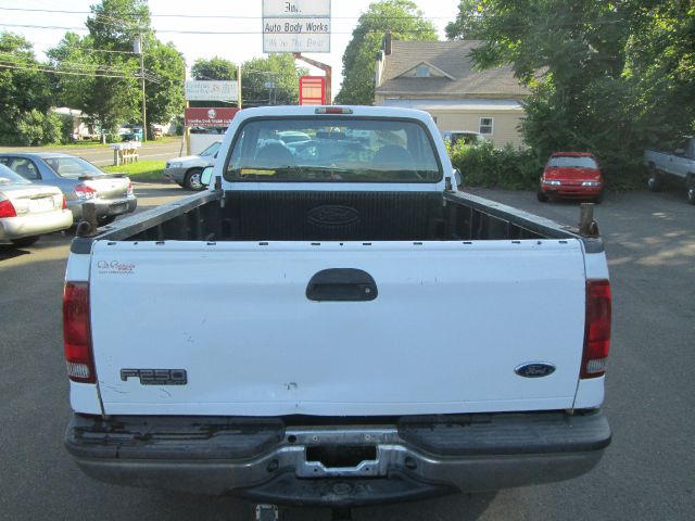 2002 Ford F250 Crew Cab Short Box 2-wheel Drive SLE