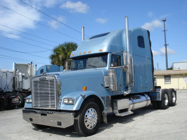 2003 Freightliner CLASSIC Sport 4WD