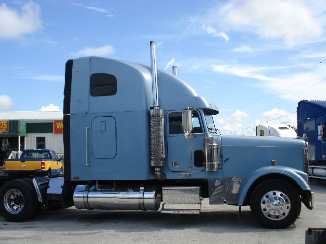 2003 Freightliner CLASSIC Sport 4WD