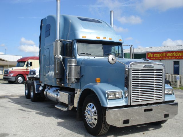 2003 Freightliner CLASSIC Sport 4WD