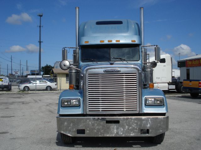 2003 Freightliner CLASSIC Sport 4WD