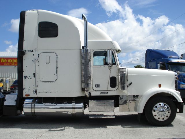 2003 Freightliner CLASSIC Sport 4WD